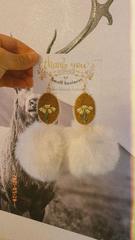 Moosehide Earrings, Fur Earrings Diy, Rabbit Fur Earrings, Métis Beading, Métis Beadwork, Wild Chamomile, Fur Earrings, Skin Craft, Beading Design