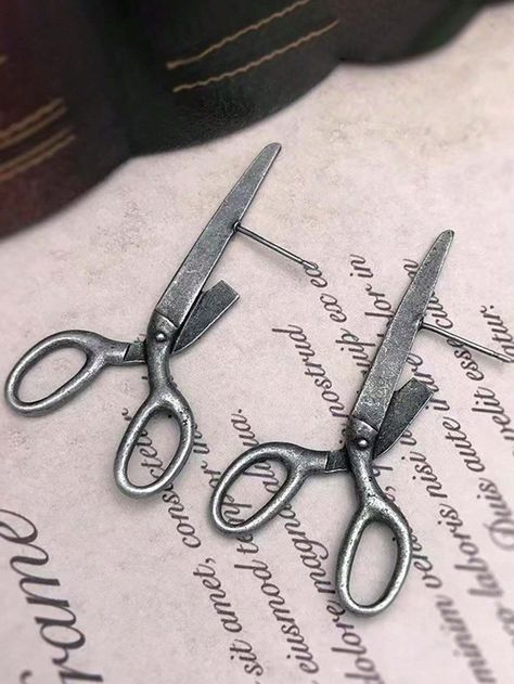 Sewing scissors