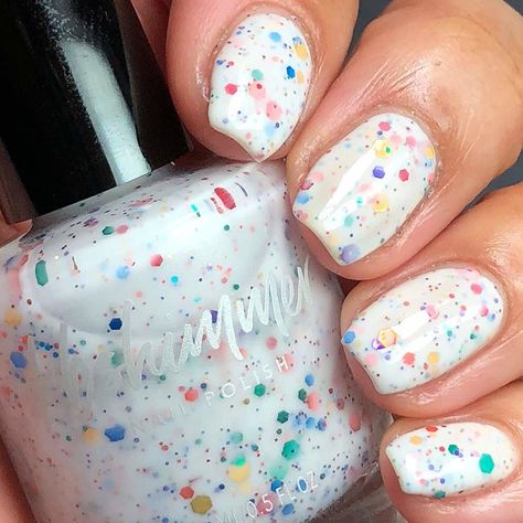 31 Things That Totally Belong On Your Birthday Wish List Halloween Nails Acrylic Coffin, Halloween Nails Acrylic, Cheap Nail Polish, Confetti Nails, Nails Acrylic Coffin, White Glitter Nails, White Nail Art, Acrylic Coffin, Glitter Nail Polish