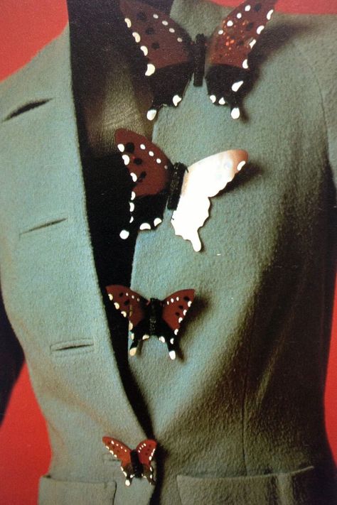 Schiaparelli butterfly buttons Worldbuilding Inspiration, Kanaya Maryam, Harry Hart, Jeanne Paquin, Cristobal Balenciaga, Profile Ideas, Elsa Schiaparelli, 40s Fashion, Couture Designers