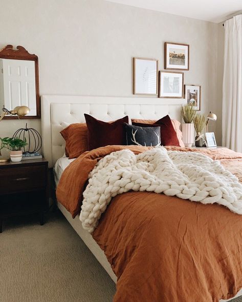 Rust Orange Comforter Bedroom, Bedroom With Cream Headboard, Burnt Orange Bedding Bedroom, Burnt Orange And Cream Bedroom, Burnt Orange Bedding Ideas, Beds Decor Ideas, Rustic Orange Bedroom, Cream Headboard Bedroom Ideas, Burnt Orange Bedroom Ideas