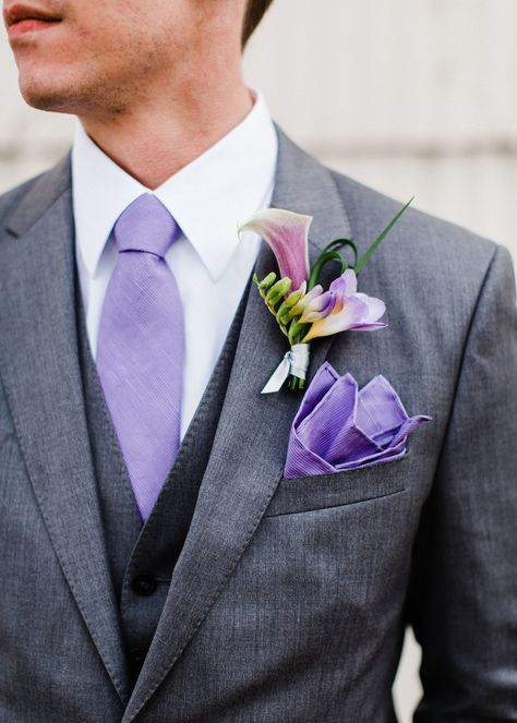 Pale Purple Tie and Calla Lily Boutonniere Purple Groomsmen, Wedding Suits Men Grey, Lavender Wedding Theme, Calla Lily Boutonniere, Groom And Groomsmen Suits, Wedding Tux, Mens Wedding Attire, Groom Wedding Attire, Light Grey Suits