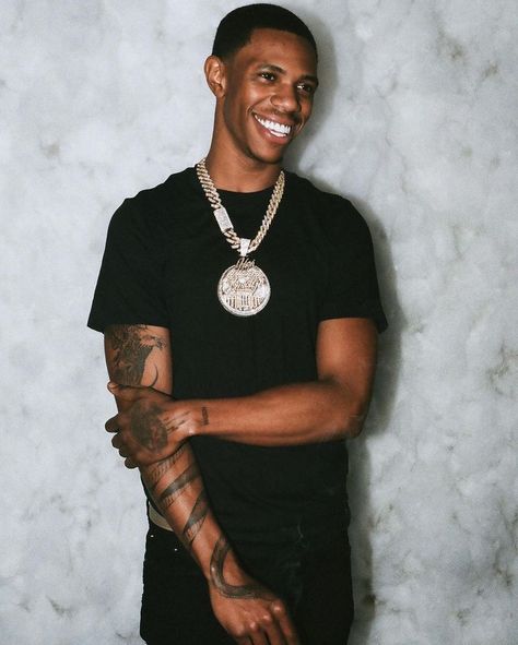 A Boogie Wit Da Hoodie Tattoo, Fine Rappers, Hoodie Tattoo, A Boogie Wit Da Hoodie, Baby Brent, A Boogie, Rapper Outfits, Dope Fits, 21 Savage