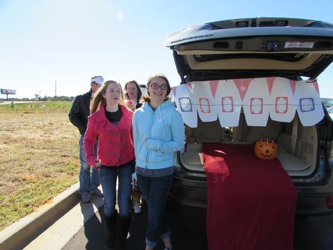 Look at this trunk! Big beautiful braces! Thank you Smiles Ahead for designing this trunk! Dental Trunk Or Treat Ideas, Dentist Ideas, Trunk Or Treat Ideas, Treat Ideas, Trunk Or Treat, Holidays Halloween, Braces, Trunk, Look At