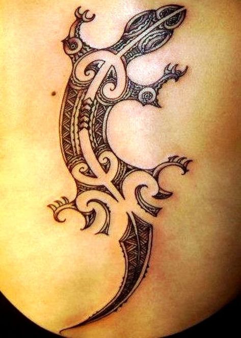 15+ Polynesian Lizard Tattoo Ideas | PetPress Female Side Tattoo, Ta Moko Tattoo, Tato Maori, Tato Tradisional, Tato Suku, Tiki Tattoo, Polynesian Tattoos Women, Tato Dengan Makna, Back Of Shoulder Tattoo