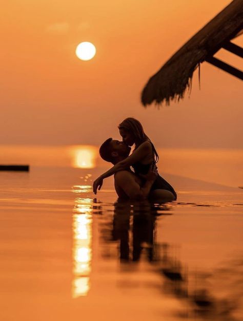 full moon Image Couple, Couples Vacation, Beach Photography Poses, Couple Picture Poses, Cute Couples Photos, Vacation Photos, Couple Photography Poses, Photo Couple, Beach Photoshoot