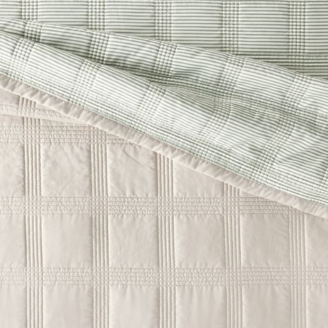 Refresh the top of your bed with the versatile style of this Grid-Stitched Quilt from Hearth & Hand™ with Magnolia. This grid-pattern quilt makes a great addition to your bedding. It features a stitched quilted finish to lend a soft textured look to the top of your bed. This neutral-tone quilt is comfortable for year-round use and can be machine washed for easy care. Hearth & Hand™ with Magnolia: Gather • Create • Enjoy Neutral Quilt Patterns Muted Colors, Joanna Gaines Bedding, Neutral Quilt, Hearth & Hand With Magnolia, Simply Shabby Chic, Pattern Quilt, Grey Quilt, Green Bedding, Hearth And Hand