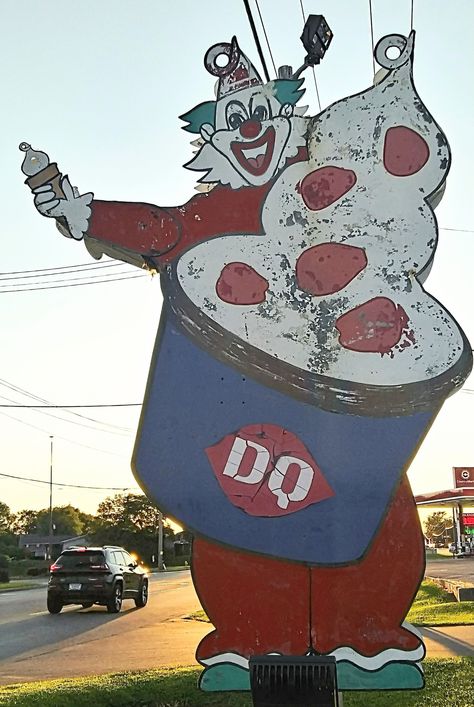 Dairy Queen Dilly Bar, Dairy Queen Vintage, Vintage Candy Shop Sign, Vintage Candy Store Signs, Dairy Queen, Ghost Signs, Old Neon Signs Las Vegas, Route 66, Oklahoma