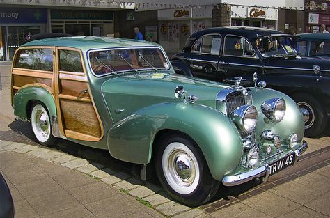 Triumph Cars, Woody Wagon, Shooting Brake, Station Wagons, British Sports Cars, Vintage Vehicles, Old Car, Classic Cars Vintage, British Cars