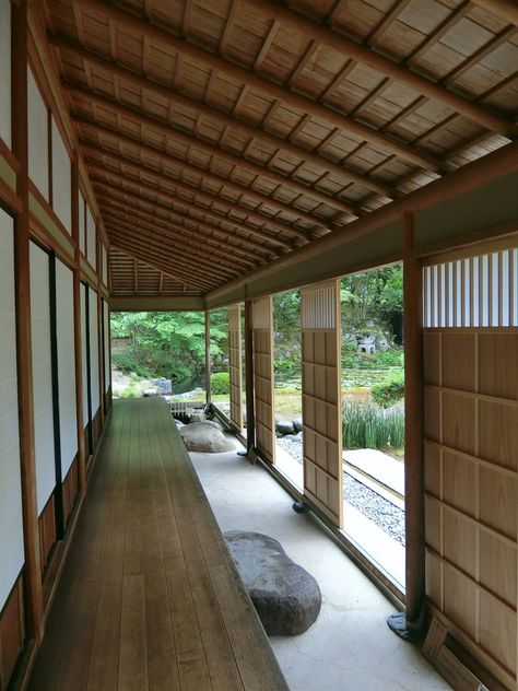 Traditional Japanese Farmhouse, Wooden Japanese House, Japanese Home Interior Traditional, Modern House Japanese Style, Engawa Architecture, Japan Modern House Japanese Style, Korean Architecture Traditional, Japanese Style Homes, Japandi House Design