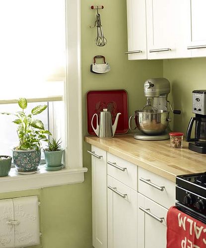 Green kitchen + white cabinets + red accents: 'Sweet Caroline' by Benjamin Moore - the inspiration for my kitchen at home, ikea adel units and paint from brewers, I'll look up the name (must have tried dozens of samples)  Lovely, but I don't k ow if I would keep the red accents or replace them with light turquoise blue and yellow instead. Green Kitchen Walls, Kitchen Color Red, Trendy Kitchen Colors, Kitchen Wall Colors, Green Walls, Butcher Block Countertops, Kitchen Color, Kitchen Redo, Kitchen Paint