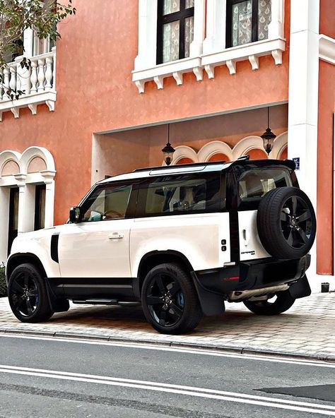 Land Rover Defender Black, Car Obsession, Badass Jeep, New Defender, High End Cars, Land Rover Defender 90, Car Goals, Land Rover Defender 110, Defender 90