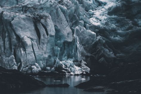 Nordenskiöld glacier on Svalbard (Spitsbergen) in Norway Glacier Aesthetic, German Landscape, Svalbard Norway, Landscape Portfolio, Dark Nature, Photography Series, Photographer Advertising, Leaf Green, Travel Images