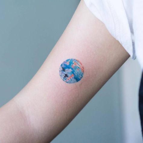 Monet's Impression Sunrise inspired tattoo on the right inner arm. Zihee Tattoo, Best Small Tattoos, Circle Small, Tattoo Trend, Handpoke Tattoo, Inspiration Tattoos, Disney Tattoo, Cool Small Tattoos, 1 Tattoo