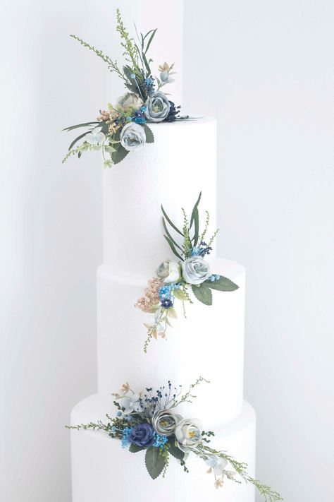 Light blue wedding cake