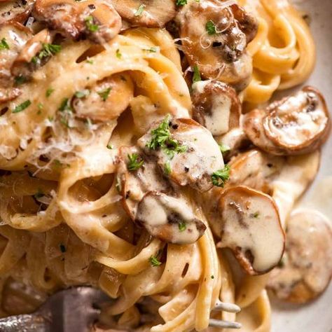 Close ups of Creamy Mushroom Pasta on a rustic handmade plate, ready to be eaten Recipes Using Sausage, Top Dinner Recipes, Resep Pasta, Creamy Mushroom Pasta, Creamy Recipes, Healthy Recipes Clean, Recipetin Eats, Sausage Links, Diner Recipes