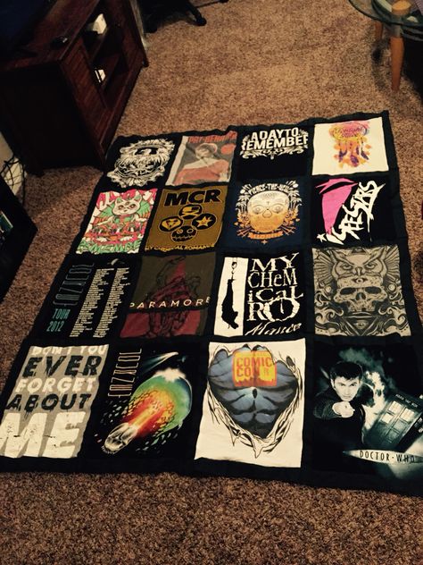 Old Band Shirts Diy, Quilt Out Of Old Shirts, Diy Band Tshirt Ideas, Old Tshirt Ideas Diy, Old Band Tshirts, Distressed Tshirt Diy, Shirt Blanket, Vest Ideas, Old Tee Shirts