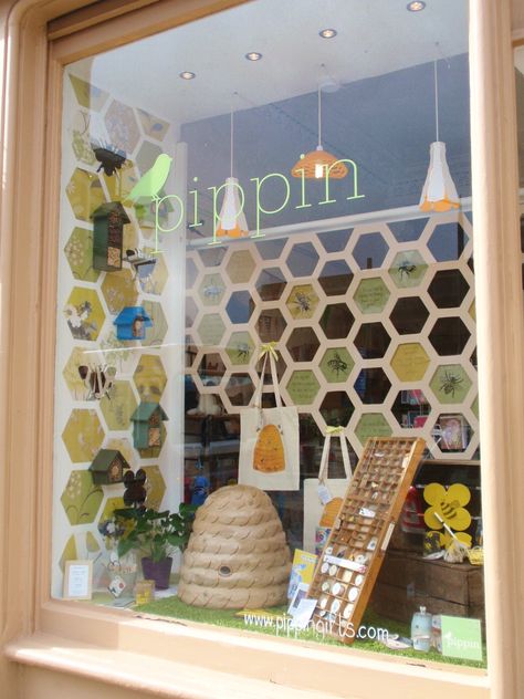 Bee window in Edinburgh, Scotland. Honey Display Ideas, Honey Store Design, Honey Display Stand, Museum Bees Display, Bee Display, Honey Store, Spring Window Display, Bee Shop, British Gifts