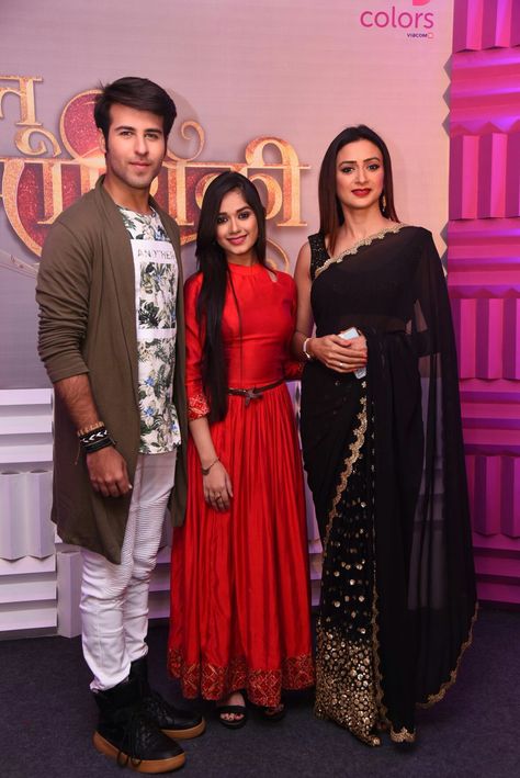 Zannat Zubair, Fashion Show Dresses, Jannat Zubair, Indian Tv Actress, Beautiful Pakistani Dresses, Cotton Kurti Designs, Designer Dresses Casual, Stylish Dresses For Girls, Couples Poses For Pictures