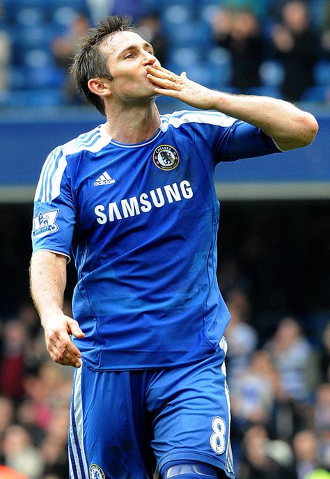 Lampard Chelsea, Frank Lampard, Sports Mix, Legends Football, Fc Chelsea, Lovely Photo, Sports Celebrities, Football Love, Chelsea Football Club