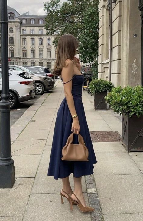 Elegant Dresses Casual Classy, Navy Dress Formal Classy, Classy Dresses Aesthetic, Lady Aesthetic Classy, Casual But Classy Outfits, Corporate Party Outfit, Midi Dress Outfit Classy, Classy Blue Dress, Istanbul Outfits