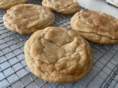 Copycat Crumbl Snickerdoodle Cookies, Crumbl Cookie Snickerdoodle Copycat, Crumble Cookie Snickerdoodle Copycat Recipe, Crumbl Cookie Copycat Snickerdoodle, Soft Chocolate Chip Cookies Recipe, Butter Cake Cookies, Crumble Cookie Recipe, Banana Bread Cookies, Iced Oatmeal Cookies