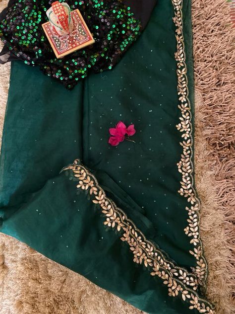 Green Organza Saree, Sarees Design, Gotta Patti Work, 4 Necklace, Saree Embroidery, Gotta Patti, Saree Embroidery Design, Easy Embroidery, Gold Chain Design