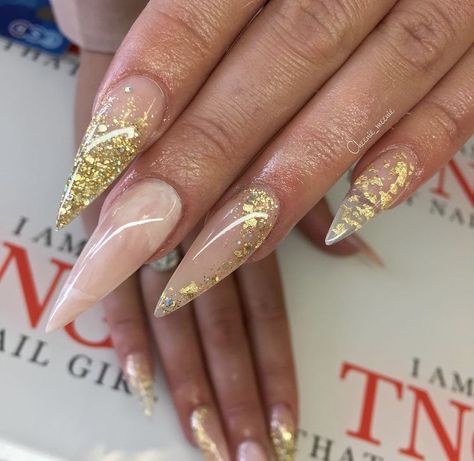 Pinterest: @Angelic_Vanity Nails Gold Flakes, Nails With Gold Flakes, Nails Grunge, Stilleto Nails Designs, Nails With Gold, Nails Gold, Instagram Nails, Fabulous Nails, Gold Flakes