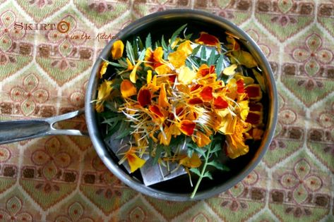 Marigold Tea Recipe, Drying Marigolds, Marigold Recipes, Marigold Tea, Tea Skirt, Flowers Recipes, Witchy Garden, Edible Flowers Recipes, Flower Cafe