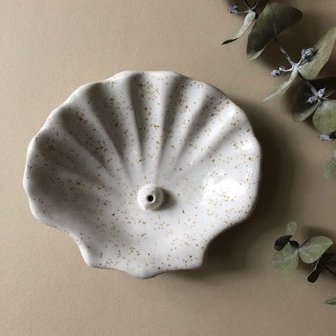 The Clay Society Shell Incense Holder - White – THISISINCENSE Ceramic Incense Holder, Pottery Crafts, Diy Pottery, Color Glaze, Ceramics Ideas Pottery, Incense Holders, Unique Image, Sculpture Clay, Incense Sticks