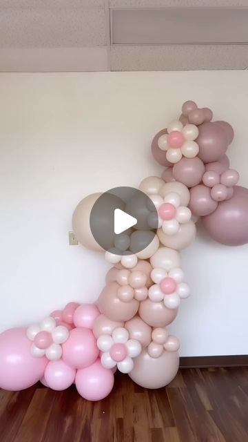 Your Everyday Holiday on Instagram: "Flower balloon tutorial by @bashify.co #balloontutorial #balloongarland #balloongarlandtutorial #balloontips #balloontipsandtricks #ballonstylist #balloonart #balloonflower" Balloon Arch Styles, Ballon Flower Tutorial, Balloon Flowers, Balloon Art, Balloon Arch, Flower Tutorial, Balloon Garland, Balloon Decorations, Arch