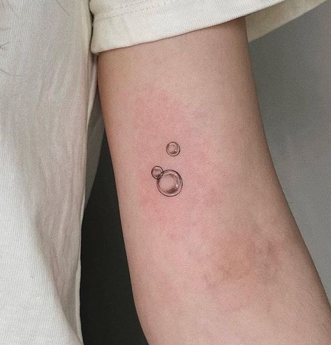 Watercolor Bubbles Tattoo, Small Bubble Tattoo, Bubble Tattoo Design, Bubbles Tattoo Ideas, Bubbles Up Tattoo, Unconventional Tattoos, Ppg Tattoo, Blowing Bubbles Tattoo, Bubbles Tattoos