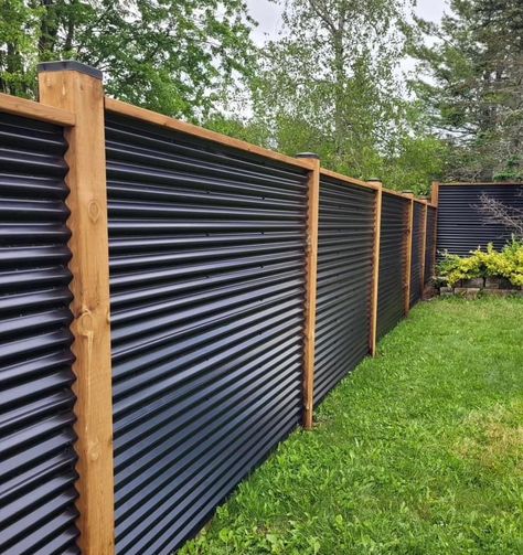 Mountain Home Fence Ideas, 1 Acre Privacy Fence, Black Wooden Privacy Fence, Yard Fence Ideas Outdoor Privacy, Wood And Galvanized Fence, Fence Wall Design Metal, Cool Fences, Sheet Metal Privacy Fence Ideas, Black Metal And Wood Fence