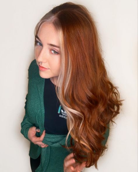 Natural Red Hair With Money Piece, Classy Prom Hairstyles, Popular Hair Trends, Natural Red Head, Icy Hair, Lived In Color, Money Pieces, Vivid Hair, Natural Red Hair