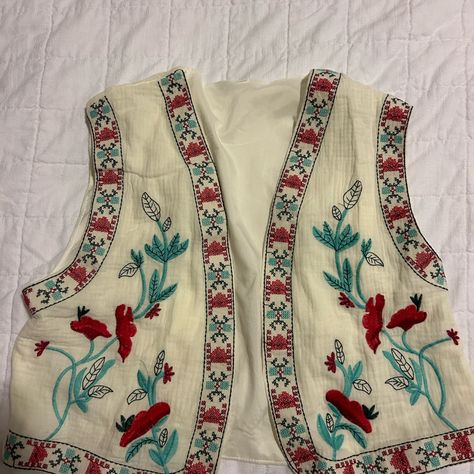 Large Floral Embroidered Vest. Very Cute With Tank Top Or Long Sleeve Underneath! Never Worn, Nothing Is Wrong With It. Unique Vests, Brocade Vest, Tapestry Vest, Western Vest, Embroidered Vest, Floral Vests, Autumn Outfits, Womens Vest, Fall Outfits