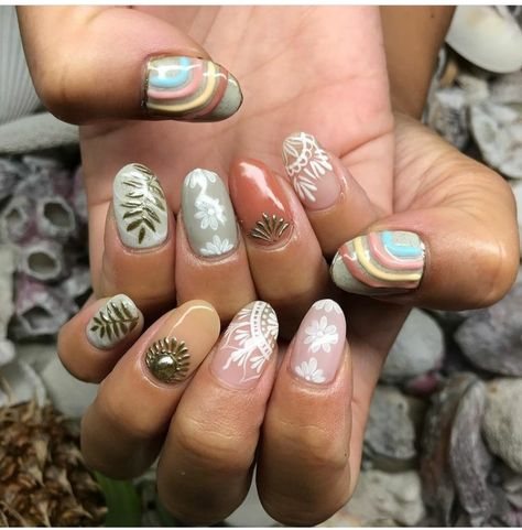 40 Tropical Beach Nail Designs For Summer Beach Boho Nails, Island Inspired Nails, Hawaii Themed Nails, Island Nails Tropical, Nail Art Summer Beach, Island Nails, Hawaii Nails, Nail Designs For Summer, Seashell Nails