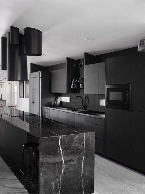 Modern Black Kitchen, Contemporary Kitchen Design, Luxury Kitchen Design, Apartment Decor Inspiration, Kitchen Inspiration Design, Luxury House Designs, Dream House Interior, Design Your Dream House, Home Design Decor