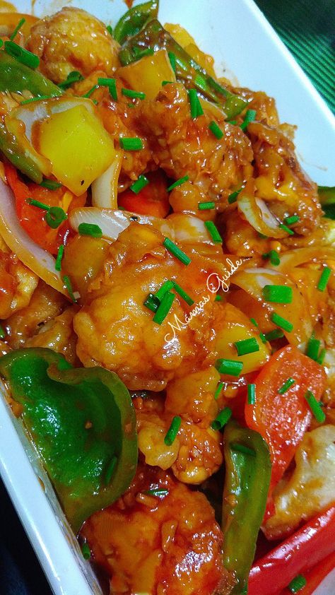 This Sweet and Sour Chicken (Chowking Style) is just like what you order from your favorite chinese restaurant. Although their version is with pork and fish. This recipe comes with Chicken fillet and can easily interchange it with any meat available. It's pretty much the same with Pork or fish. Sour Recipes, Soy Garlic Chicken, Pepper Steak Recipe, Sweet And Sour Chicken, Sweet Sour Chicken, Coconut Milk Recipes, Korean Fried Chicken, Sweet N Sour Chicken, Pepper Steak