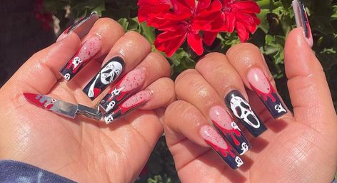 Red Black And White Halloween Nails, Black White And Red Halloween Nails, Scream Nail Ideas, Scream Acrylic Nails, Halloween Nails Black And Red, Red And Black Halloween Nails, Scream Nails Acrylic, Black And Red Halloween Nails, Red And Black Acrylic Nails