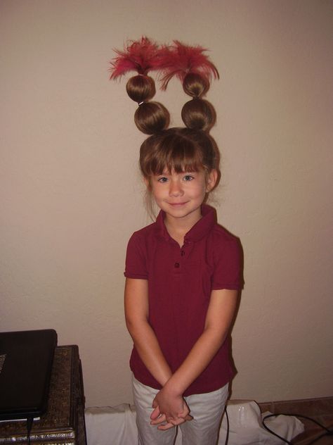 Is there anything you can't do with those styrofoam balls? Hooville Hair Ideas, Lorax Hair Ideas, Who Ville Hair, Who Hair Dr Suess, Seussical Makeup, Who Ville, Who Hair, Whoville Costumes, Cindy Lou Who Hair