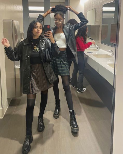 Pleaded Skirt Outfits Aesthetic Winter, Old Leather Jacket Outfit, Pleated Skirt Outfit Grunge, Plaid Skirt Leather Jacket Outfit, Leather Jacket Alt Outfit, Big Jacket Outfits, Plaid Skirt Oversized Sweater, Leather Jacket Plaid Skirt, Loafer Outfits