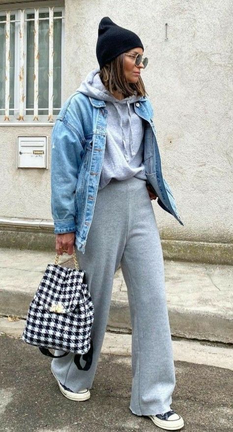 Comfy Chic Outfits Autumn, Denim Fall 2023, 74 Degree Weather Outfit, Streetstyle 2023 Women, Everyday Outfits Casual, Winter Fashion Outfits Casual, Mama Style, Mode Casual, Outfit Fall