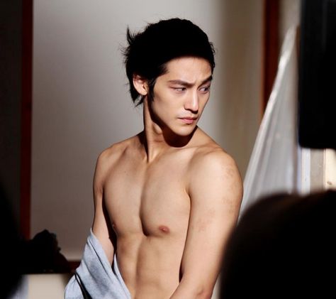 Kim Bum Undress to Show Muscular Body in Padam Padam - Drama Haven Padam Padam, Kim So Eun, Kim Bum, Kim Sang, Hot Asian Men, Chinese Man, Kim Soo Hyun, Boys Over Flowers, Ji Chang Wook