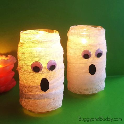 DIY Glowing Mummy Lantern Craft for Kids for Halloween Easy Halloween Diy Crafts, Lantern Crafts For Kids, Kids Lantern, Glow Stick Jars, Mummy Crafts, Egyptian Party, Halloween Crafts To Sell, Glow Jars, Bee Crafts For Kids