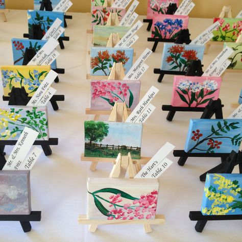 Mini Canvas Wedding Favors, Mini Easel Painting Ideas, Artsy Wedding Ideas, Place Cards Ideas, Art Themed Party, Art Gallery Wedding, Wedding Painting, Wedding Activities, Easels