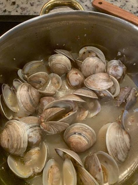 After swimming in white wine and butter, these little guys are ready to karaoke on your tastebuds. A lesson in moderation. Drunken Clams, Grilled Clams, Just A Pinch Recipes, Seafood Appetizers, Just A Pinch, Garlic Butter, Kosher Salt, Large Bowl, Karaoke