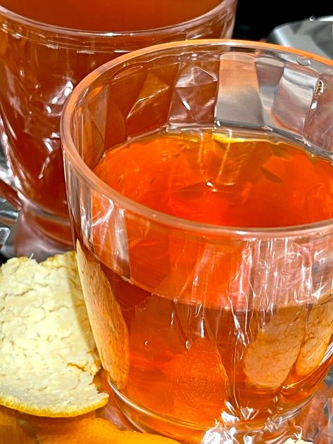 Orange Peel Tea - Colorful Homemade Citrus Flavored Herbal Tea #orangepeeltea #citrustea Orange Peel Tea Recipes, Citrus Tea Recipe, Orange Peel Uses, Orange Peel Tea, Orange Peels Uses, Orange Spice Tea, Yummy Breakfast Smoothies, Drink For Summer, Herbal Health