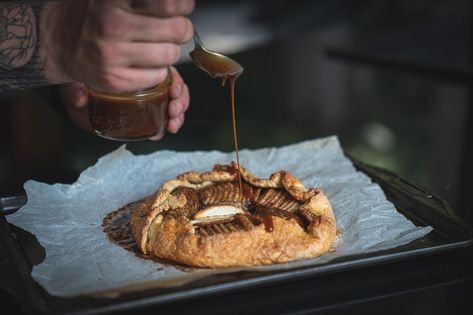 chef drizzling sauce over finished apple dessert on parchment paper fresh out of the oven Bourbon Salted Caramel, Burn Yourself, Bourbon Caramel, Bourbon Caramels, Baked Mac And Cheese Recipe, Apple Galette, Pork Bacon, Apple Dessert, Pies Maker