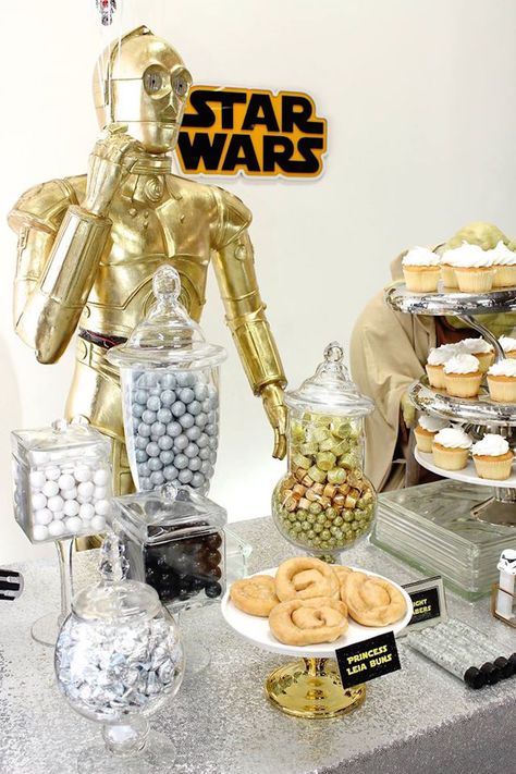 Star Wars Treats Food Party Ideas, Star Wars Sweets, Star Wars Donut Ideas, Star Wars Pizza Party, Star Wars Cantina Party, Adult Birthday Party Themes, Decoracion Star Wars, Star Wars Themed Birthday Party, Star Wars Cake Toppers