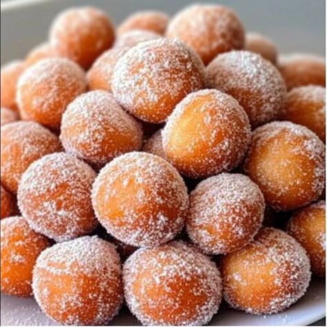 Recette Facile : Boules de Beignets Express au Yaourt Food Studies, Studying Food, French Pastries, Beignets, Different Recipes, Flan, Easy Snacks, Macarons, Biscuits